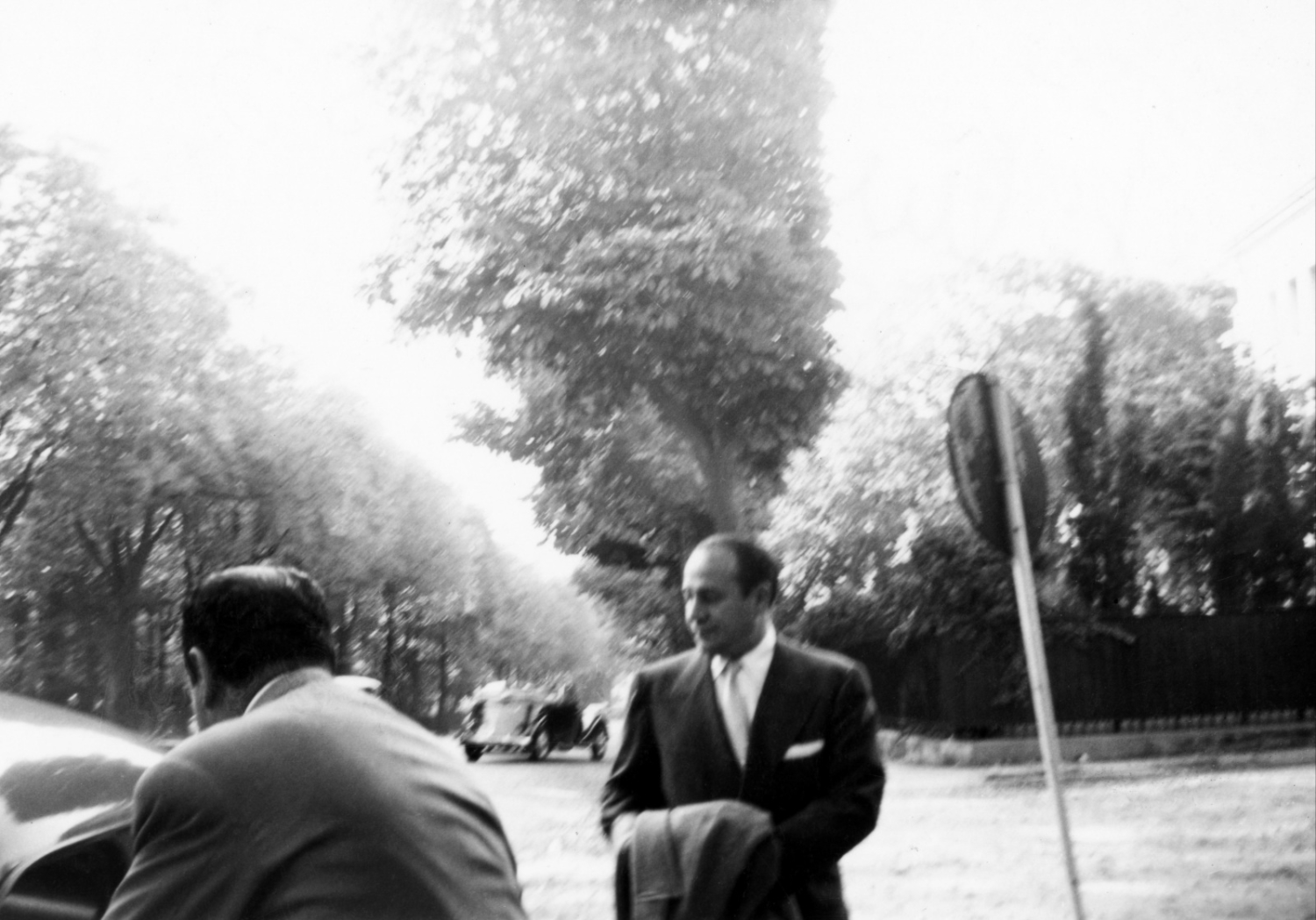 1953.10.11TinoRossiEtGaetanChauffeurRossiNeuillySurSeine