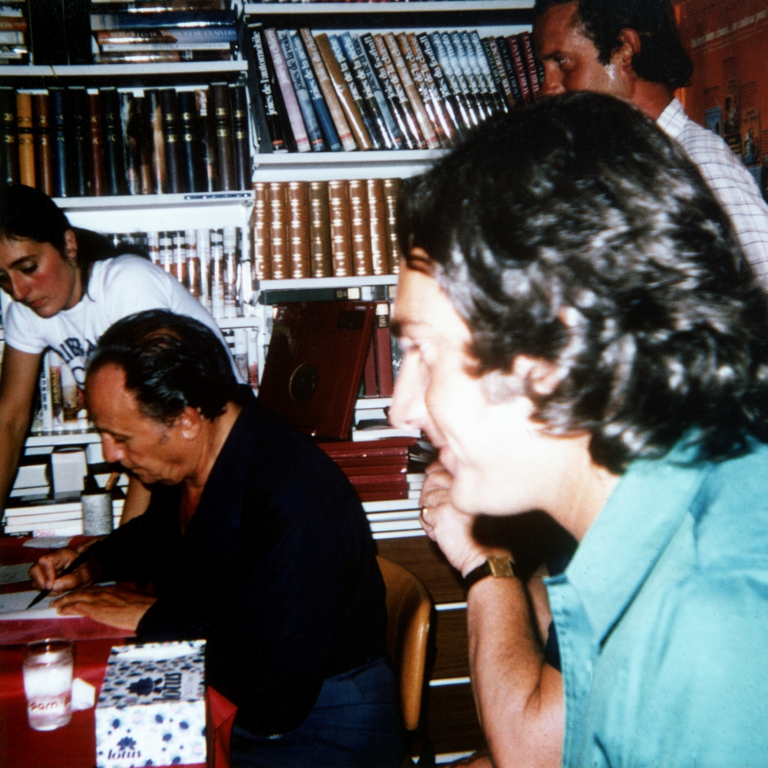 1974.08.09TinoRossiDedicaceLibrairieHachetteAjaccioNum05