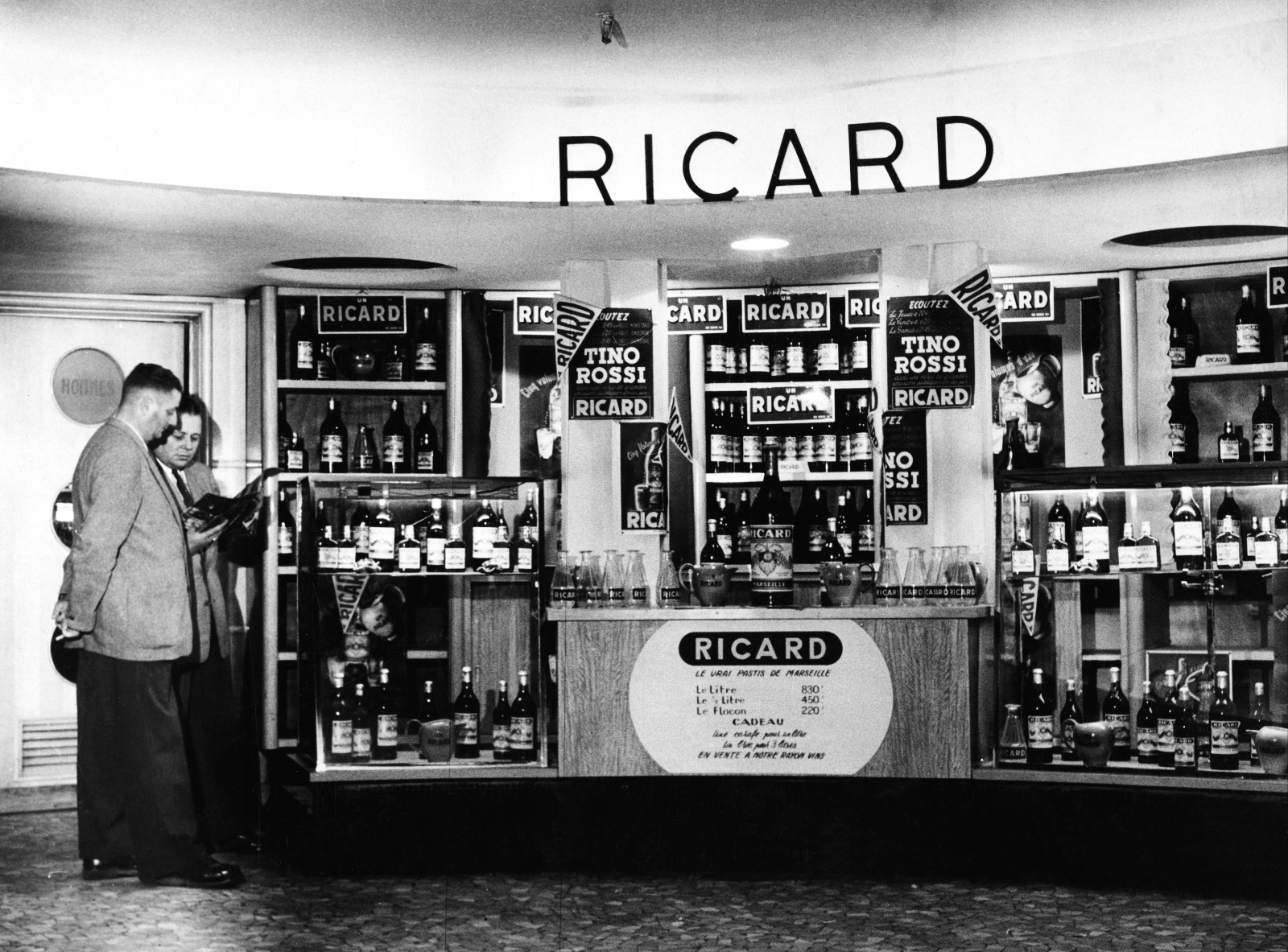 1952.07.01GrandMagasinDecreNantesStandRicardTinoRossiNum01