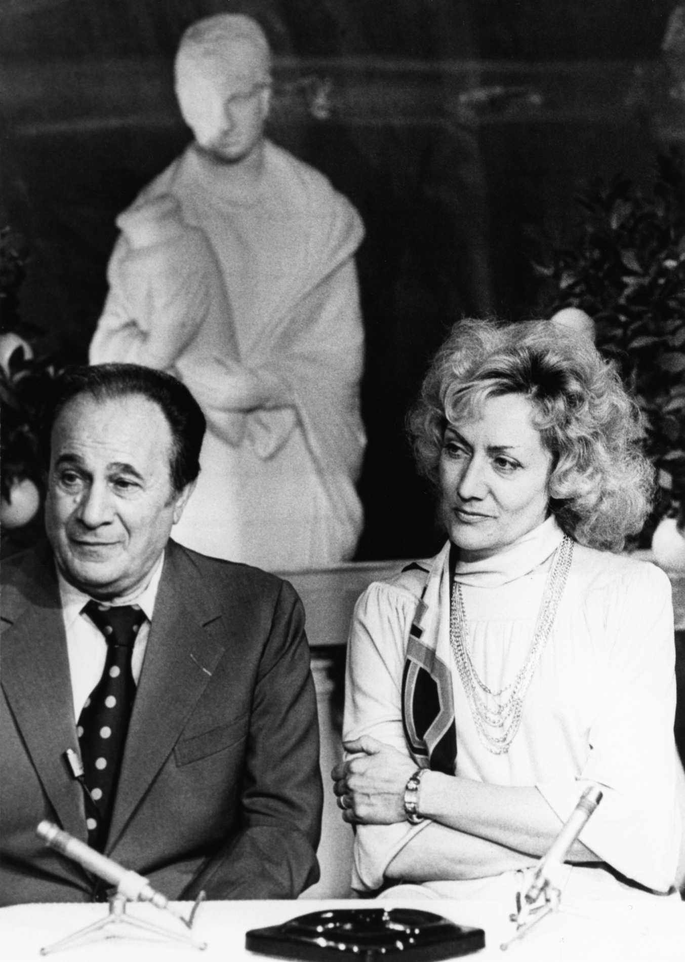 1975.04.29HierAujourdhuiDemainTinoRossiTV006