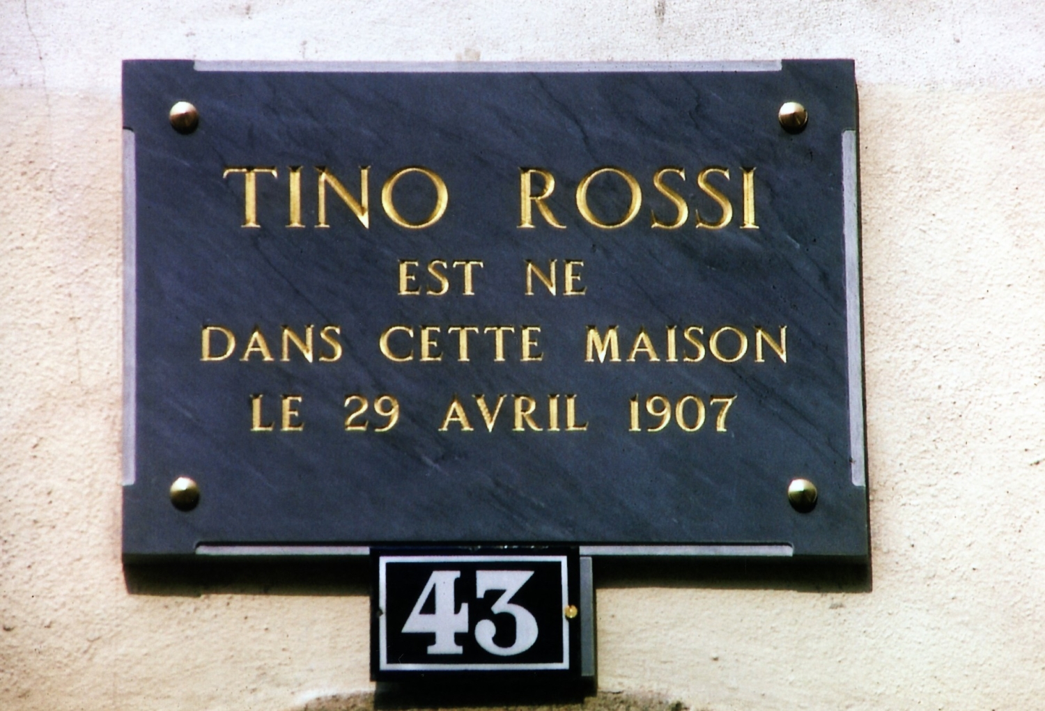 1985.08.03InaugPlaqueMaisonNataleTinoRossiS1Num007