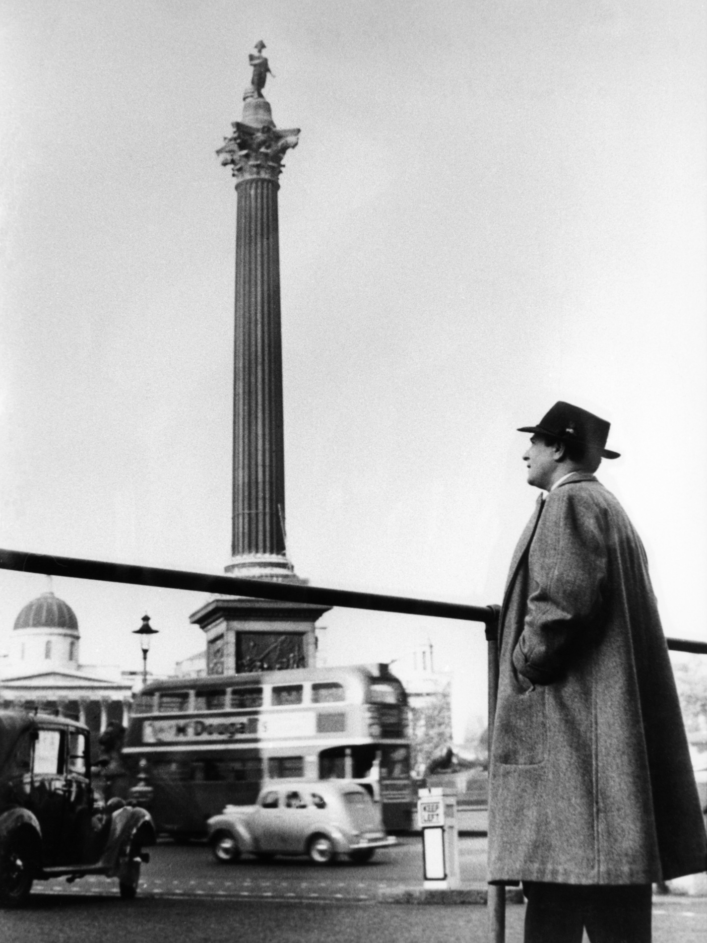 1950.10.16TinoRossiLondresReportageNum001