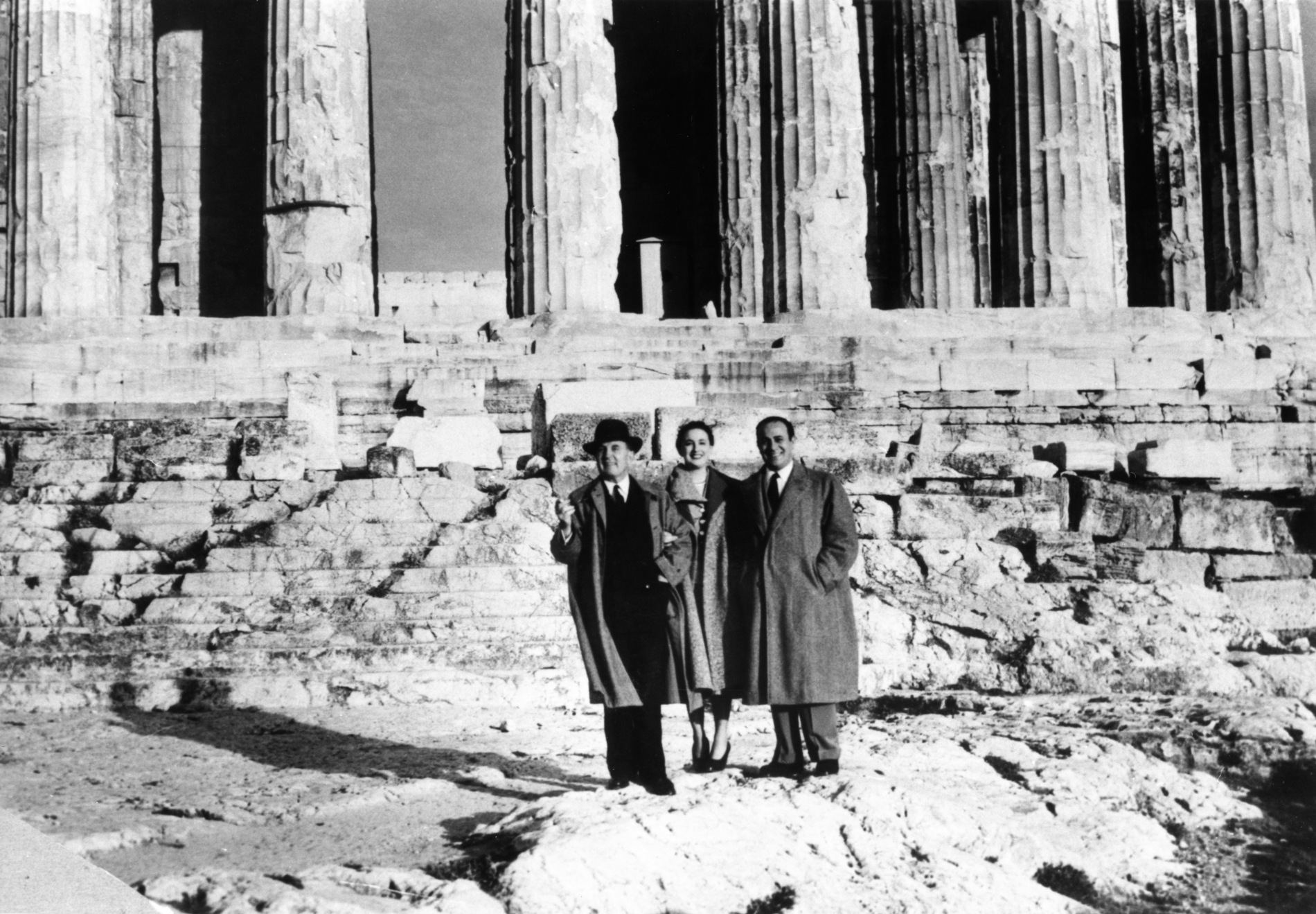 1950.12TinoRossiEtLiliaAcropoleGreceNum001
