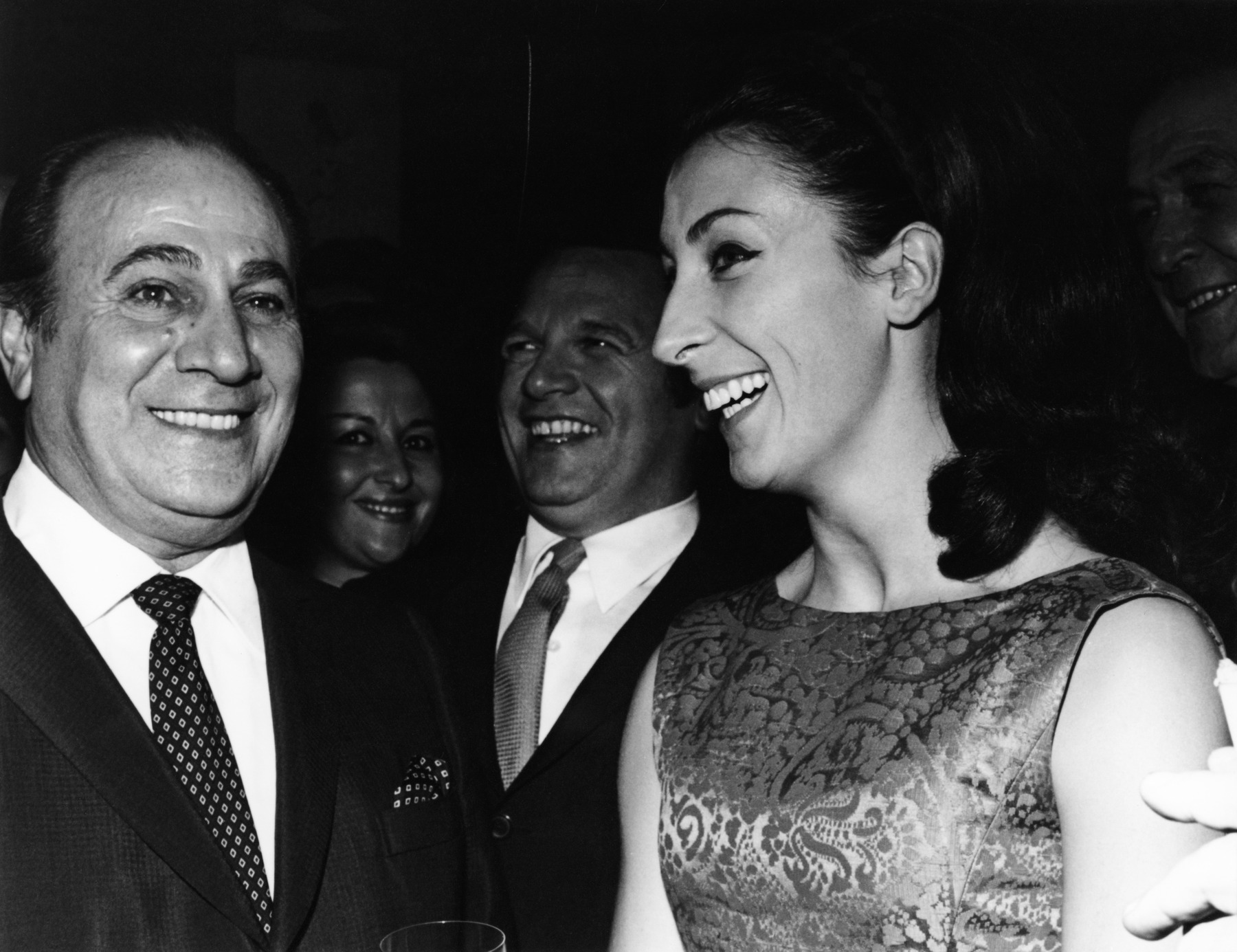 1968.12.03MaximsTinoRossiFeteSes35AnsDeCarriere002