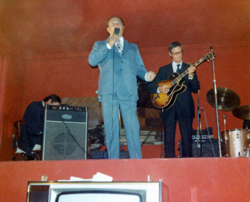 1971.08.07TinoRossiGalaSantaReparataDiBalagnaSceneNum001