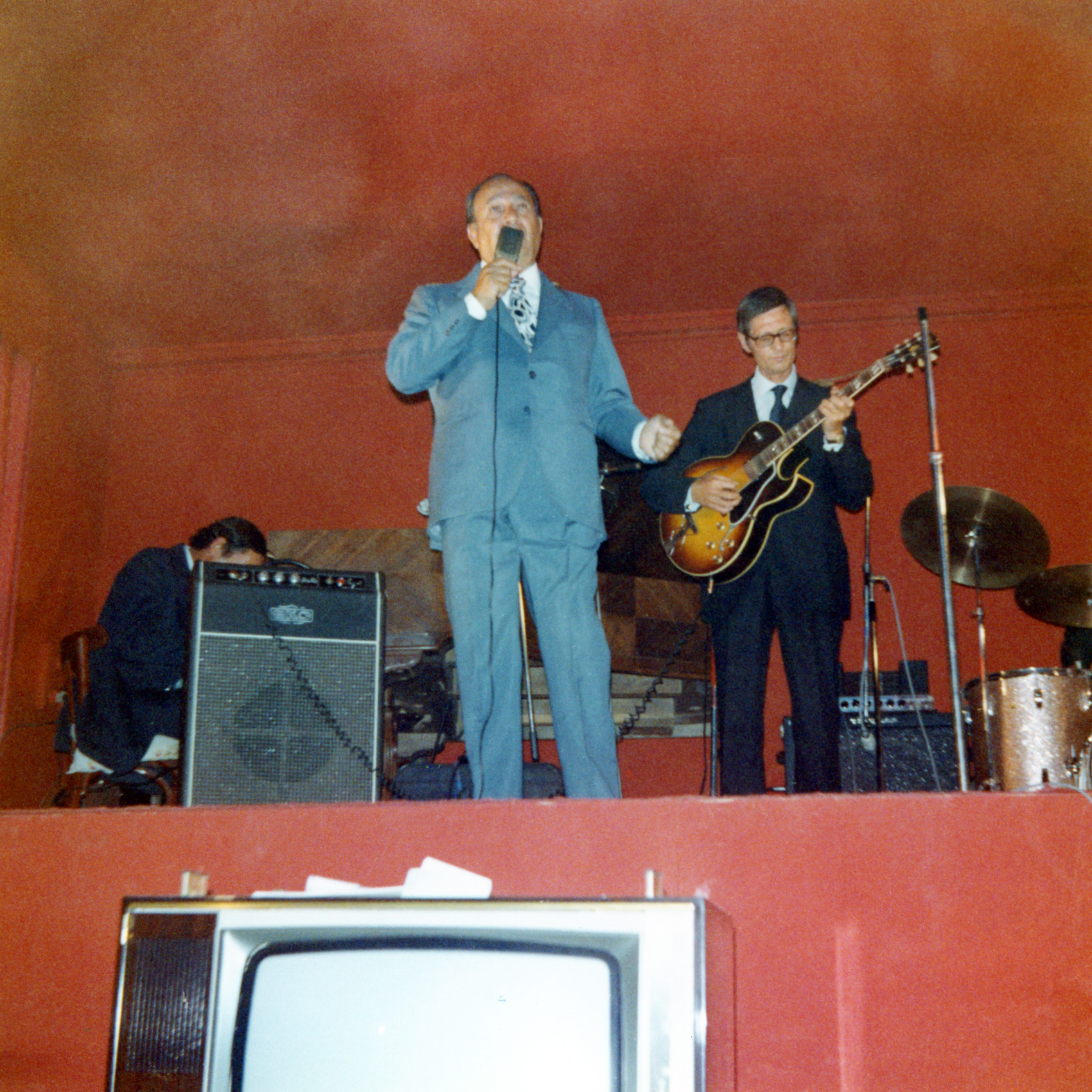 1971.08.07TinoRossiGalaSantaReparataDiBalagnaSceneNum001
