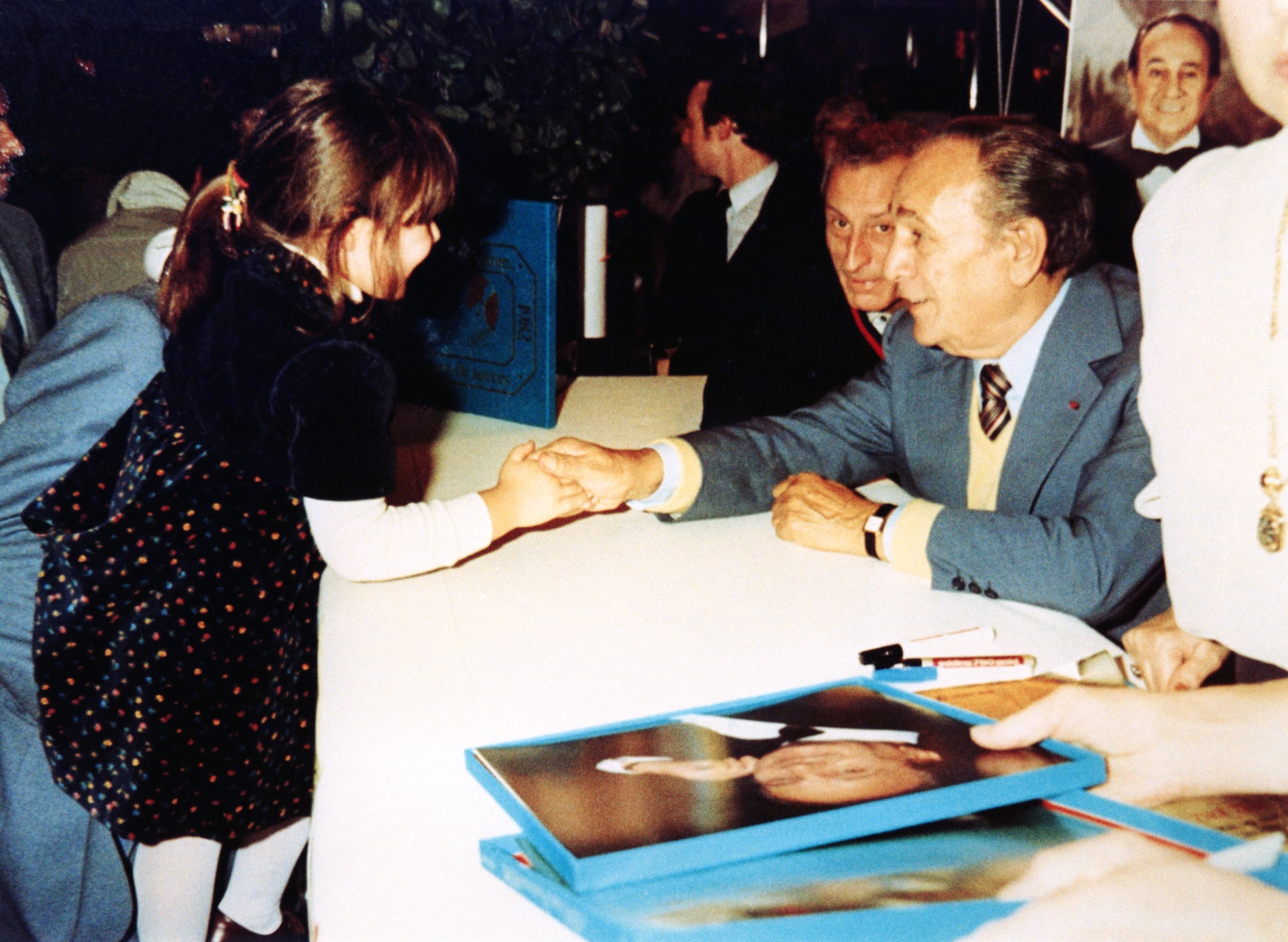 1981.10.31DedicaceTinoRossiBHVNum001