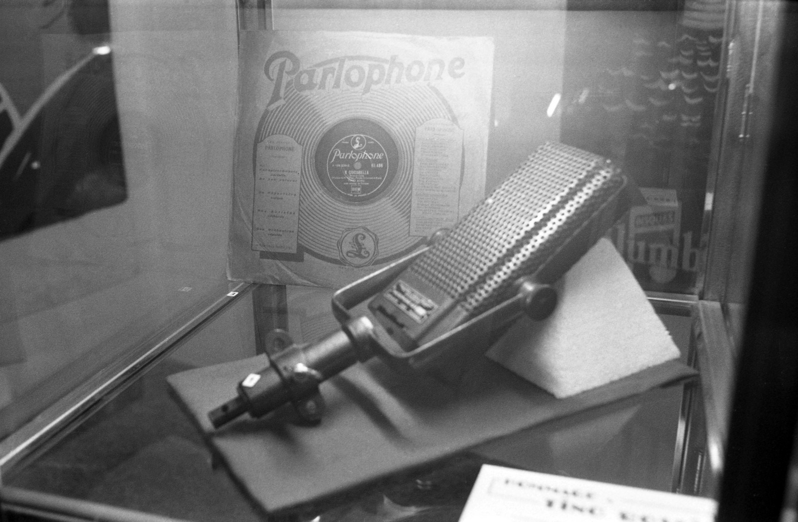 1984.11FoireDeLilleExpositionTinoRossiSerieANum015