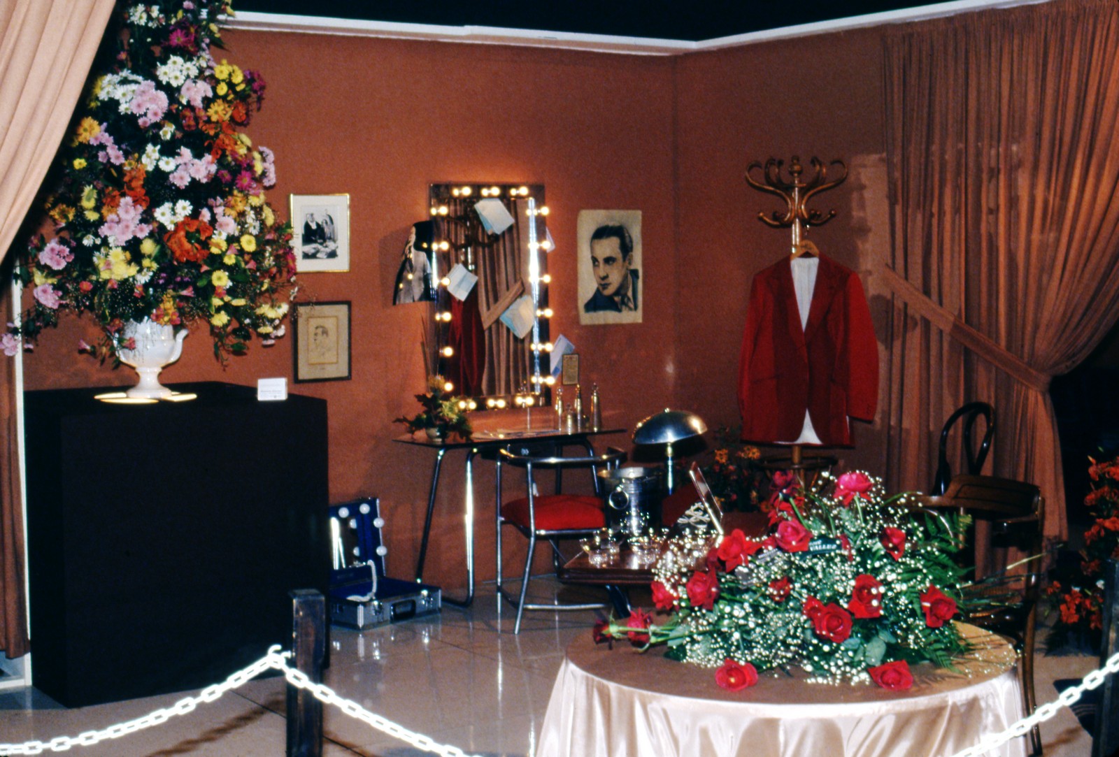1984.11FoireDeLilleExpositionTinoRossiSerieCNum010