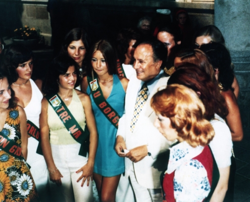 1973.08.14TinoRossiPhotoDiapoNum-01-CeremonieMairieAjaccio