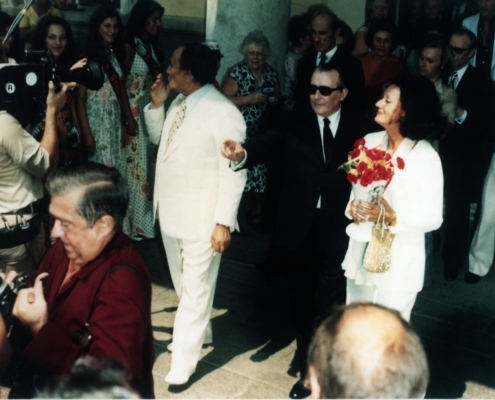 1973.08.14TinoRossiPhotoDiapoNum-02-CeremonieMairieAjaccio