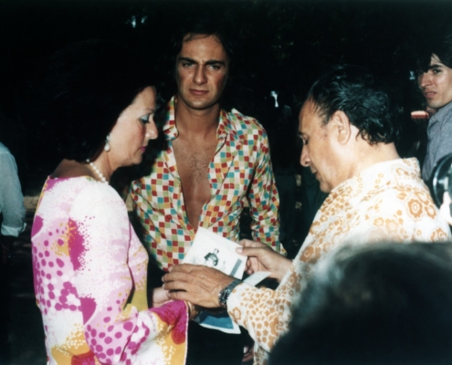 1973.08.14TinoRossiPhotoDiapoNum-04-AperitifScudoAjaccio