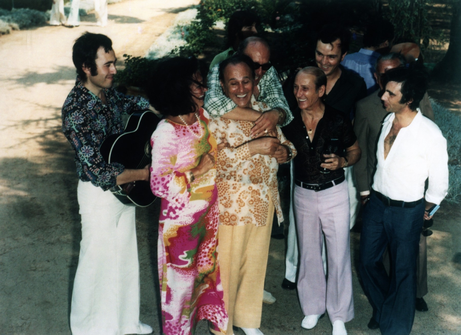 1973.08.14TinoRossiPhotoDiapoNum-05-AperitifScudoAjaccio